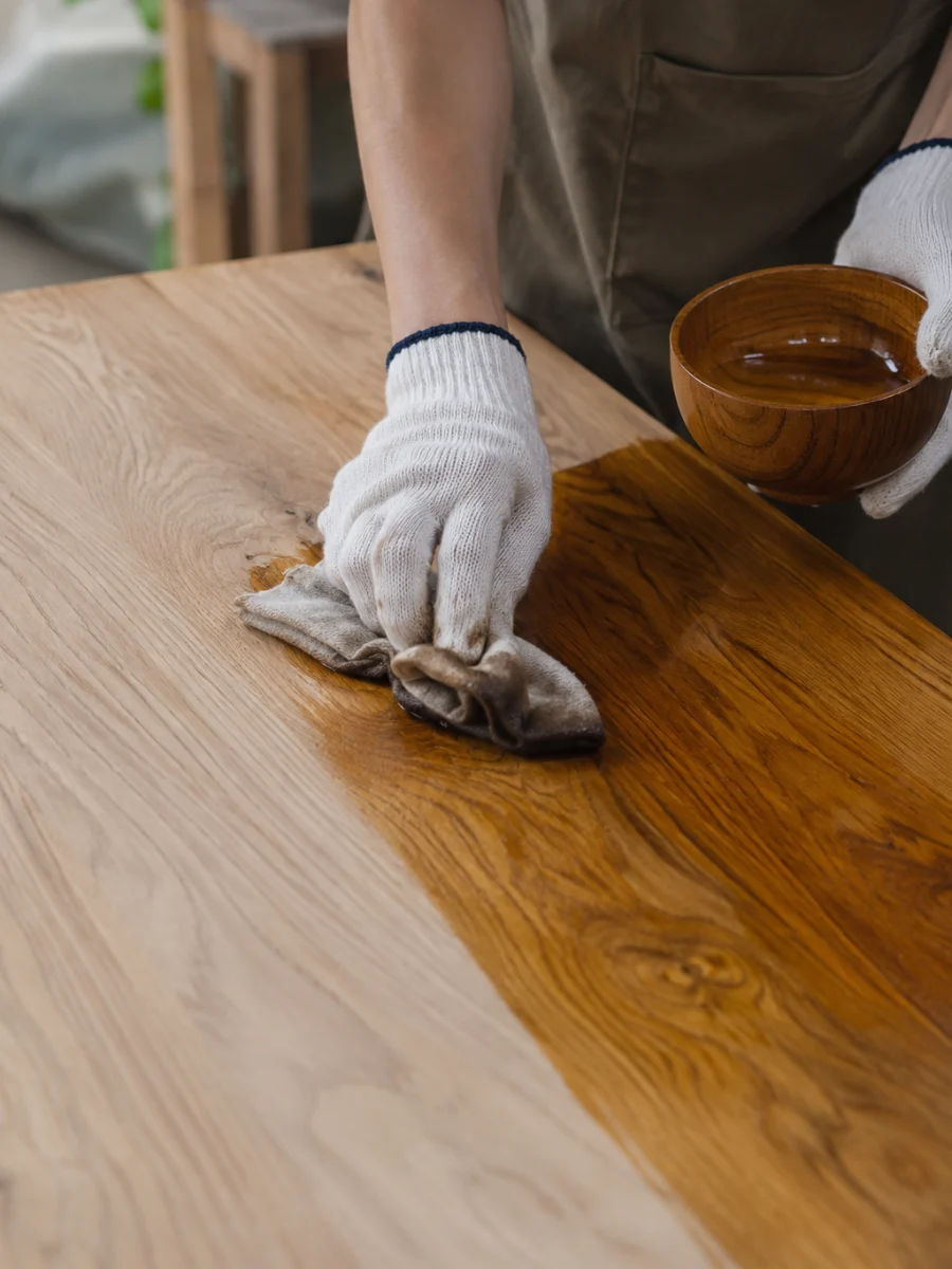 Hoàn thiện mặt gỗ bằng dầu lau